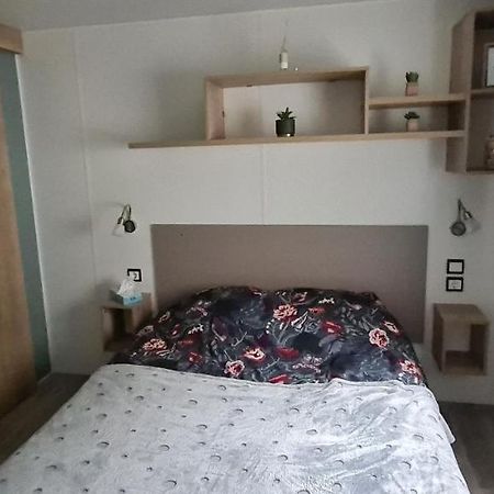 Mobilhome 2 Ch,1 Salon 40M2 De Charme Dans Camping *** Saint-Julien-en-Born Exterior photo